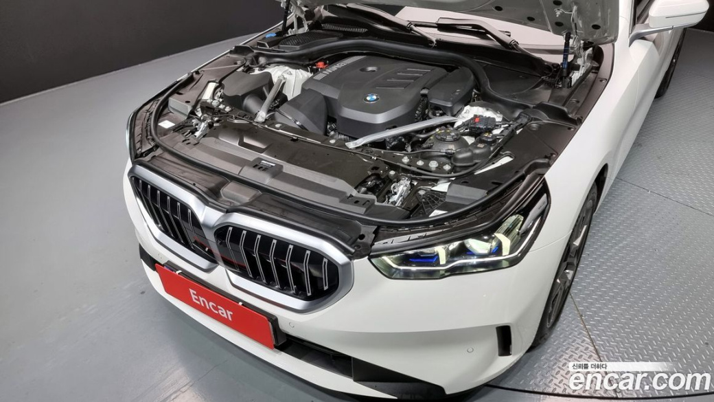 BMW 5-Series 520i, 2025