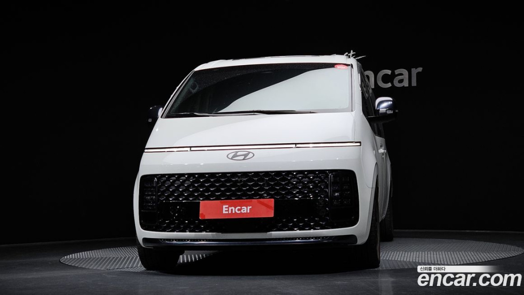Hyundai Staria 4WD Lounge 9-Seater, 2025