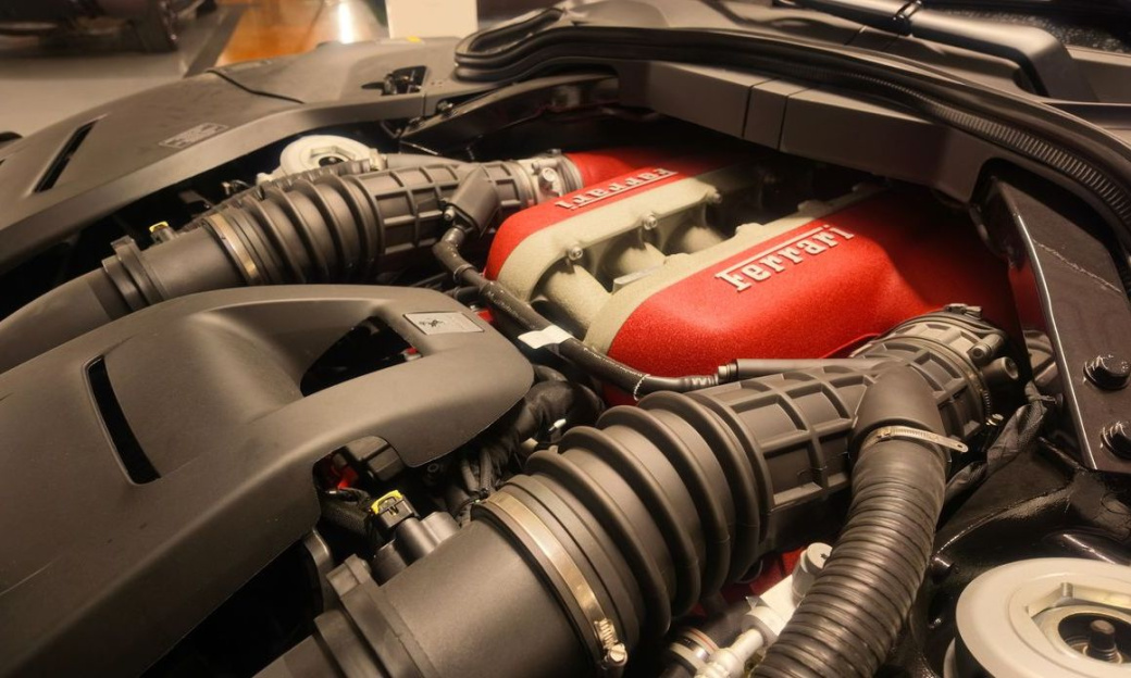 Ferrari Purosangue 6.5 V12, 2024