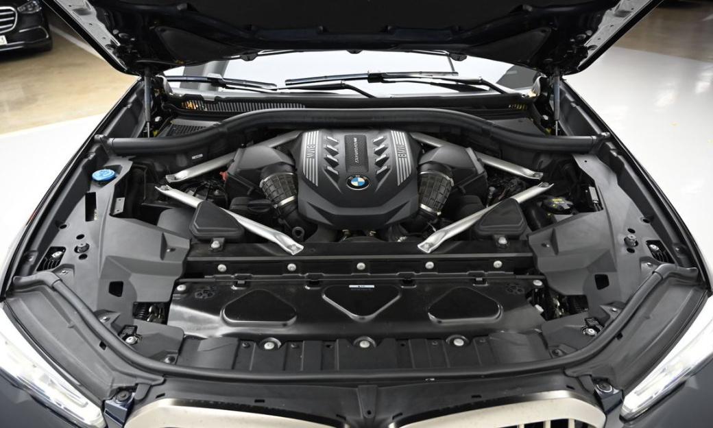 BMW X5 M50i, 2022