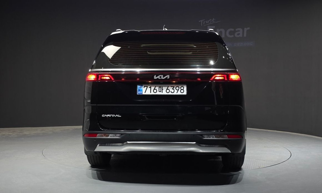 Kia Carnival 11-Seater Signature, 2023