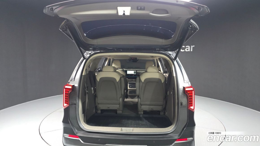Kia Carnival 9-Seater Gravity, 2025
