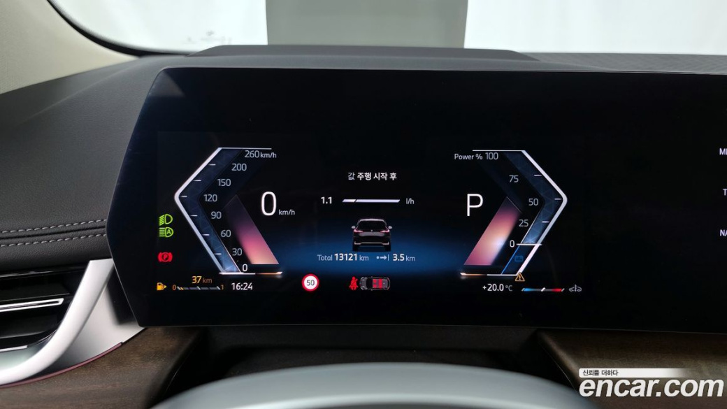 BMW 2-Series 220i Luxury, 2025