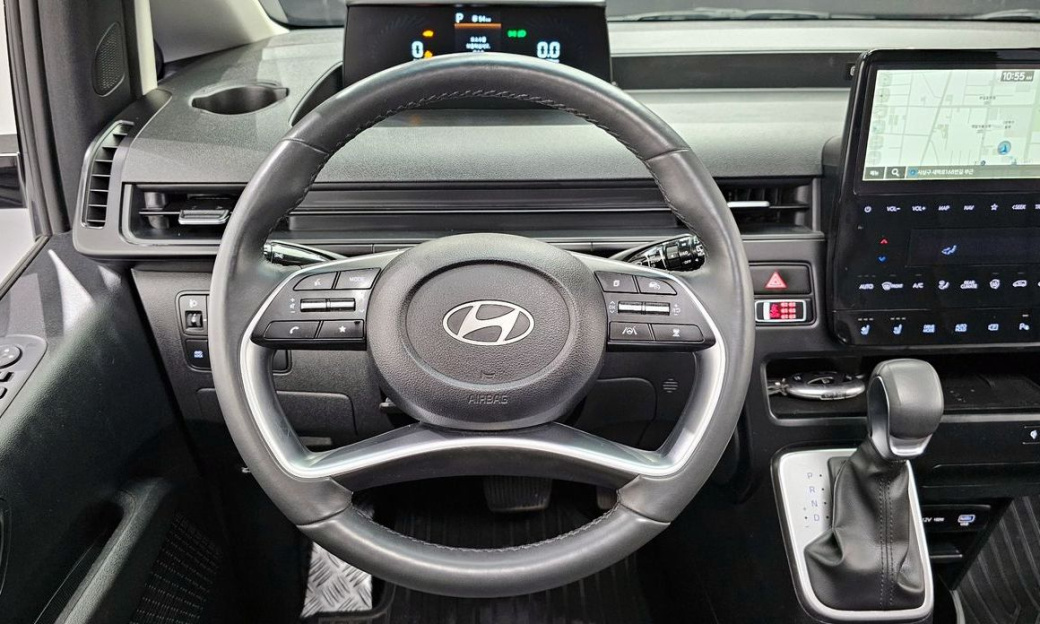 Hyundai Staria 4WD Tourer 9-Seater, 2025