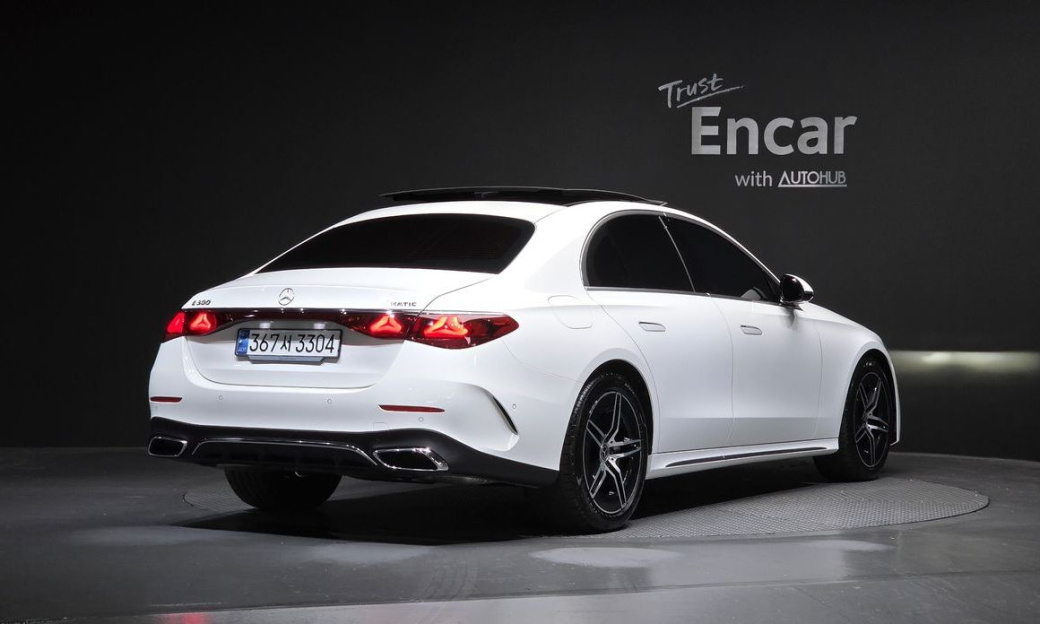 Mercedes-Benz E-Class E300 4MATIC AMG Line, 2025