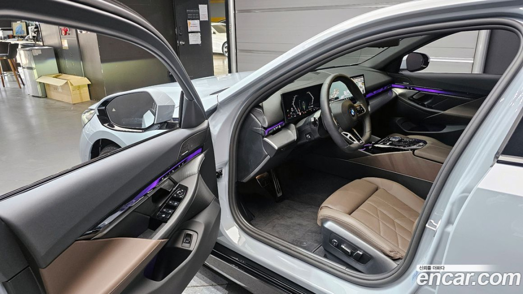 BMW 5-Series 520i M Sport, 2025