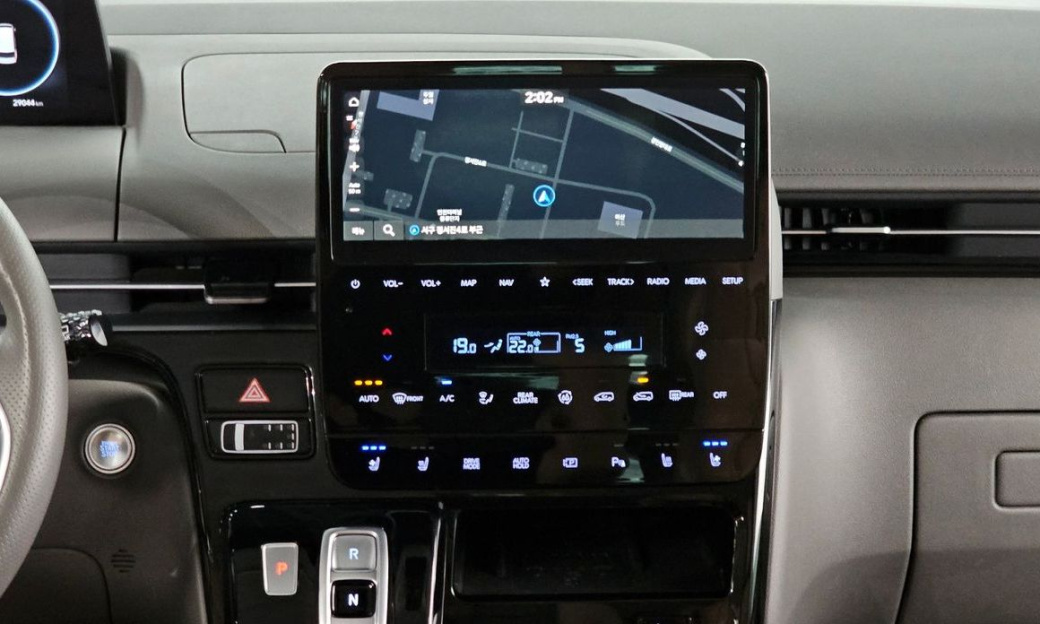 Hyundai Staria 4WD Lounge 9-Seater, 2024