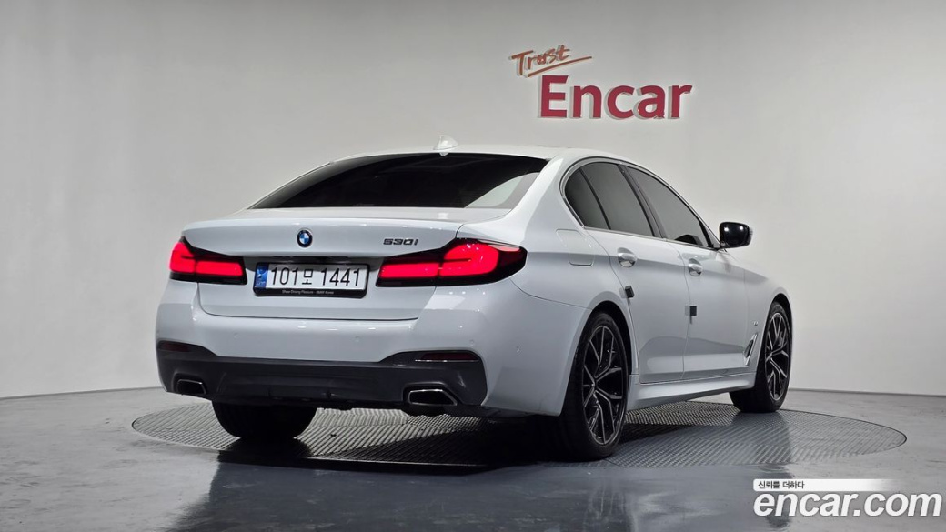 BMW 5-Series 530i M Sport Package, 2023