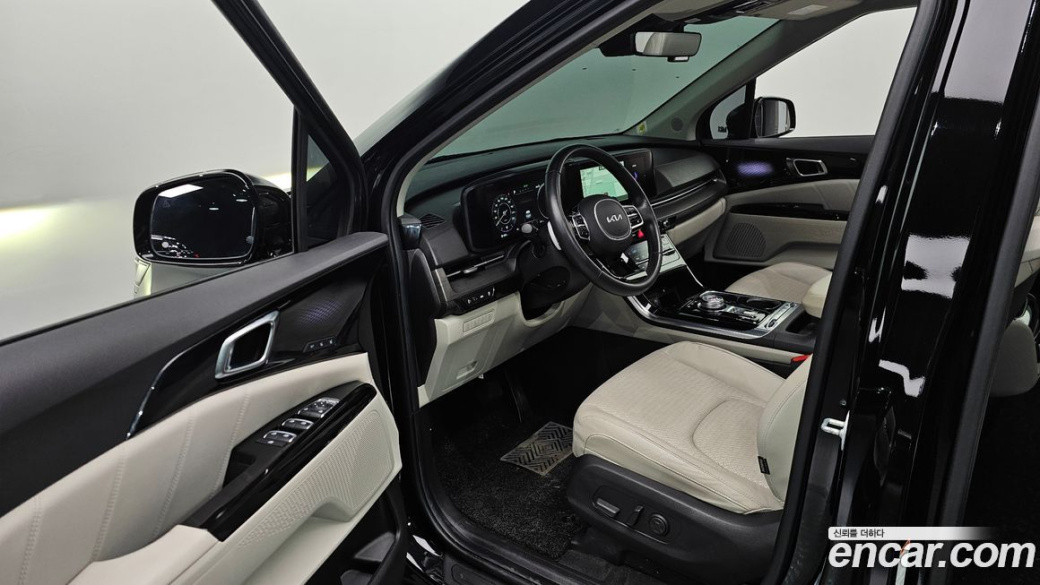 Kia Carnival 9-Seater Signature, 2023