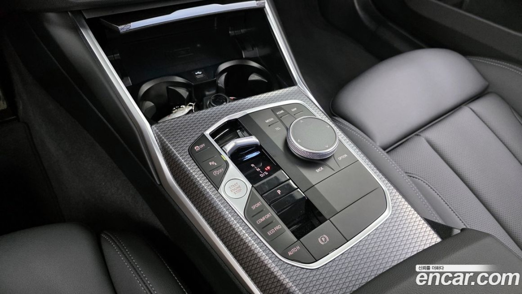 BMW 3-Series 320i M Sport, 2025