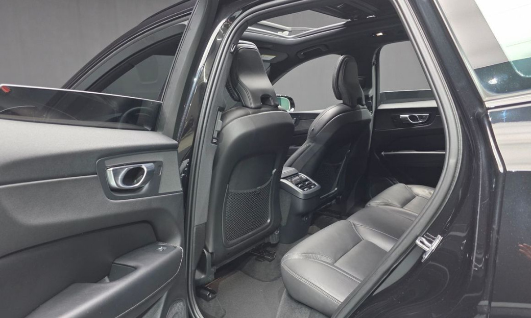 Volvo XC60 B6 R-Design, 2022