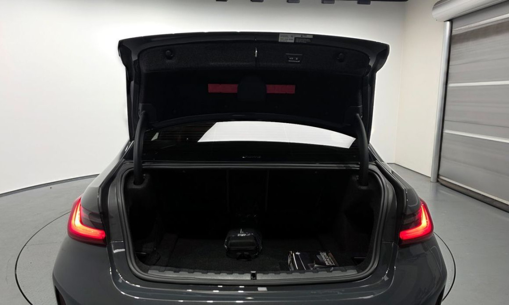 BMW 3-Series 320i M Sport, 2025