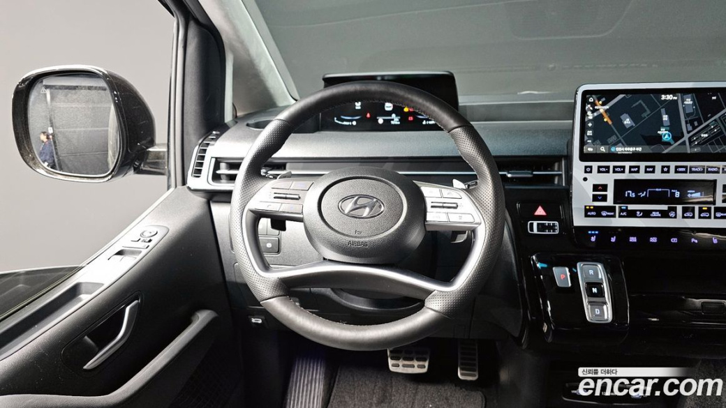 Hyundai Staria Lounge 9-Seater, 2023
