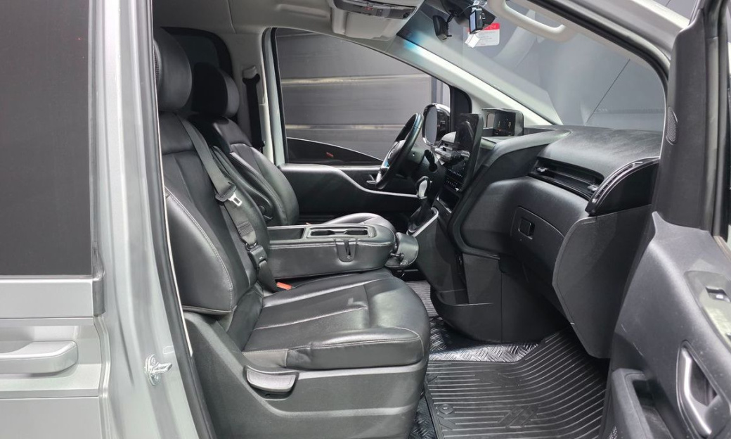 Hyundai Staria Tourer 9-Seater, 2025