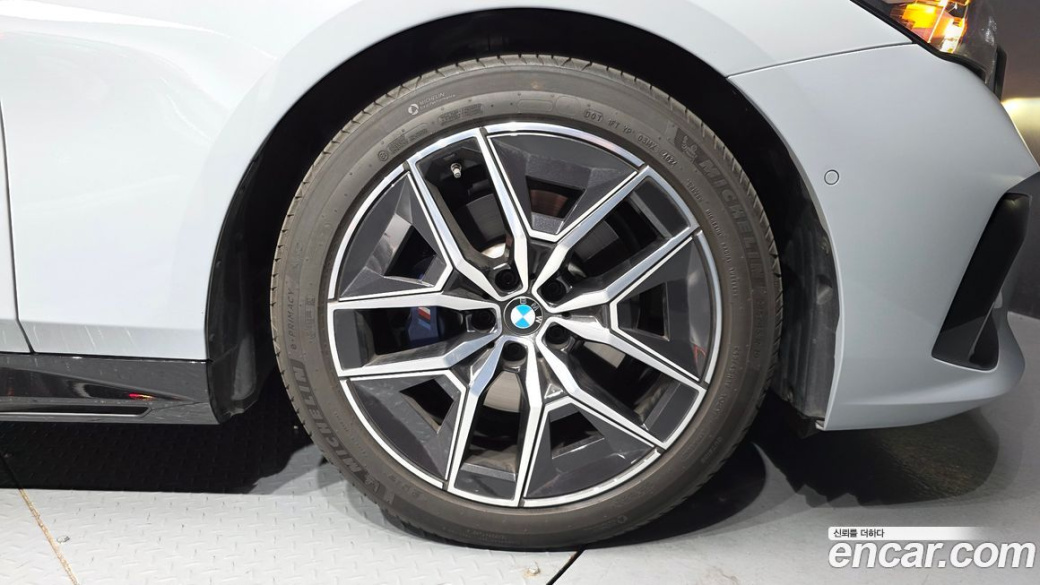 BMW 5-Series 520i M Sport, 2025
