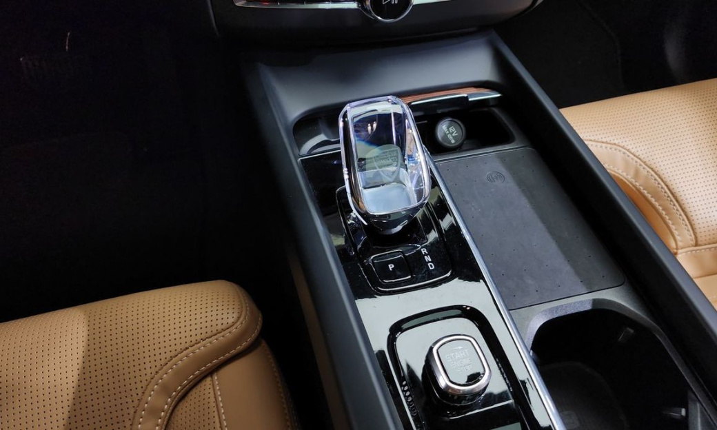 Volvo XC60 B5 Ultra Bright, 2025