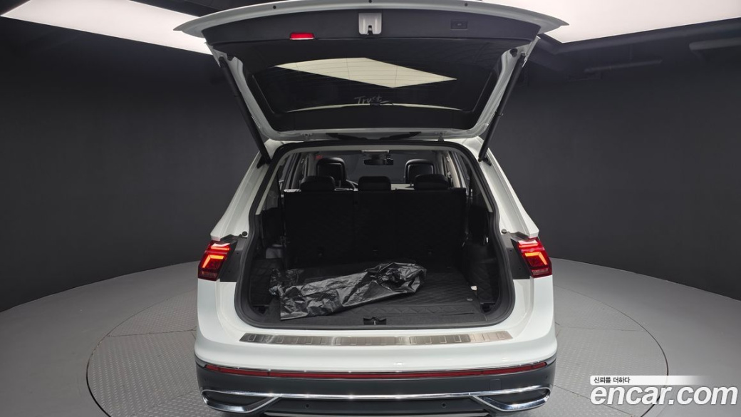 Volkswagen Tiguan 2.0 TSI Prestige, 2023