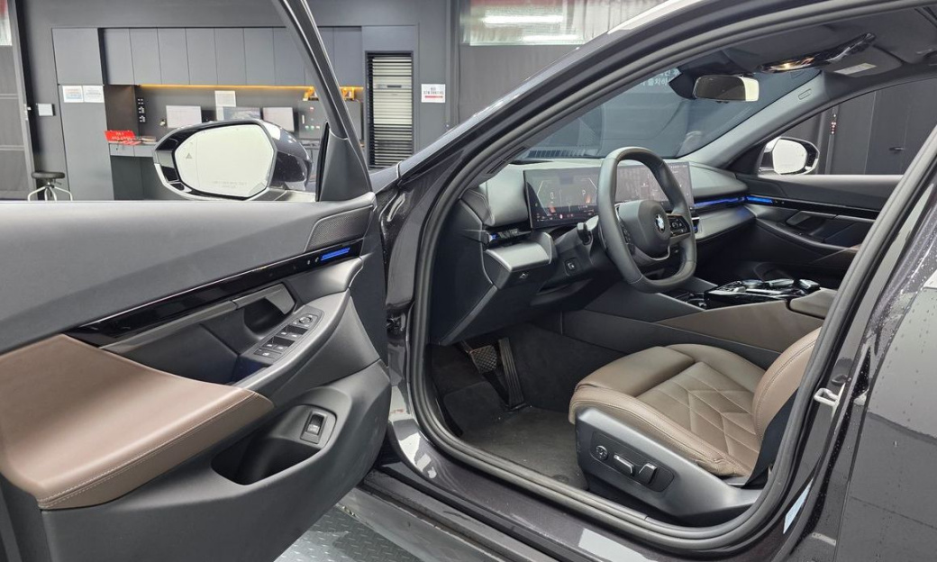 BMW 5-Series 520i, 2024