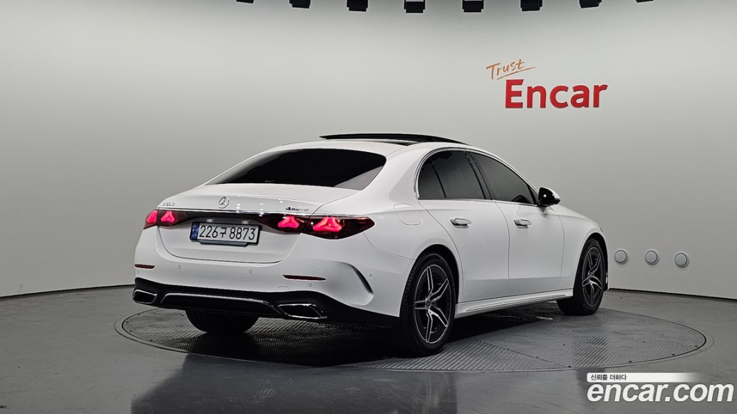 Mercedes-Benz E-Class E300 4MATIC AMG Line, 2024