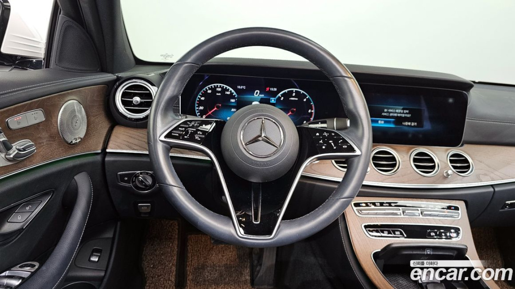 Mercedes-Benz E-Class E220d 4MATIC Exclusive, 2022