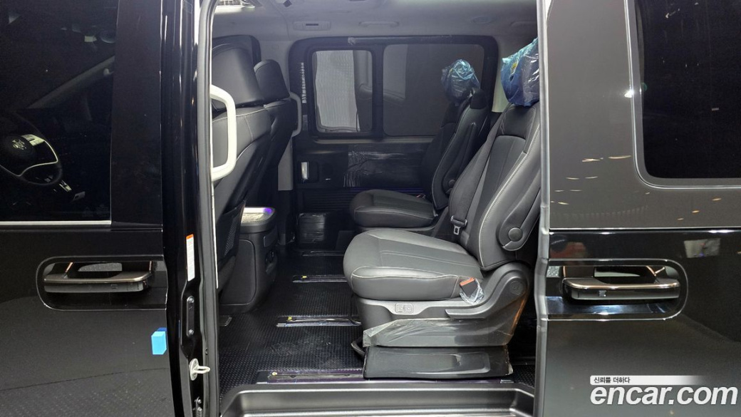 Hyundai Staria 4WD Lounge 9-Seater, 2023