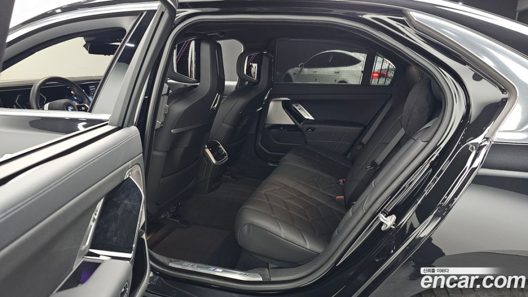 BMW 7-Series 740d xDrive M Sport, 2025