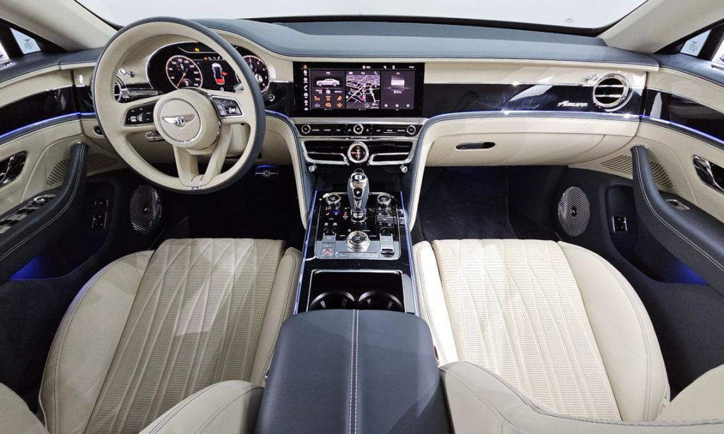 Bentley Flying Spur 4.0 Azure, 2024