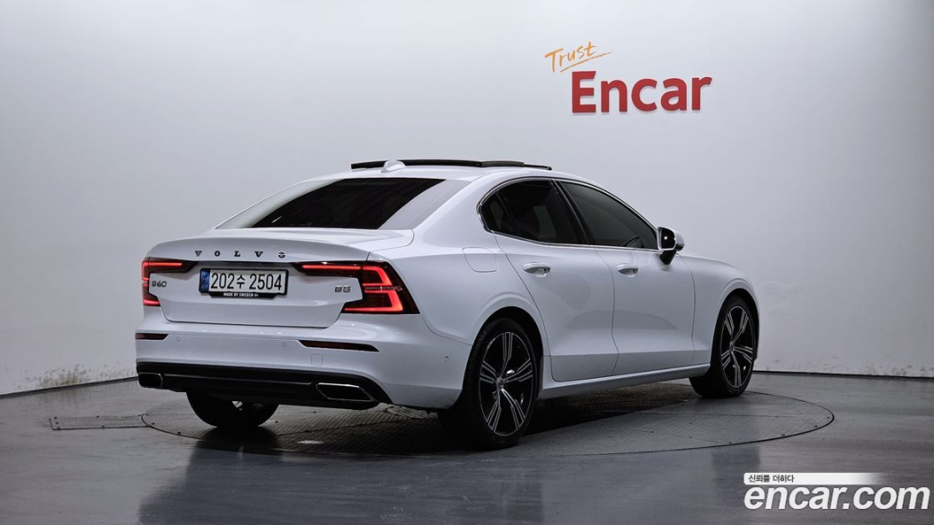 Volvo S60 B5 Inscription, 2022