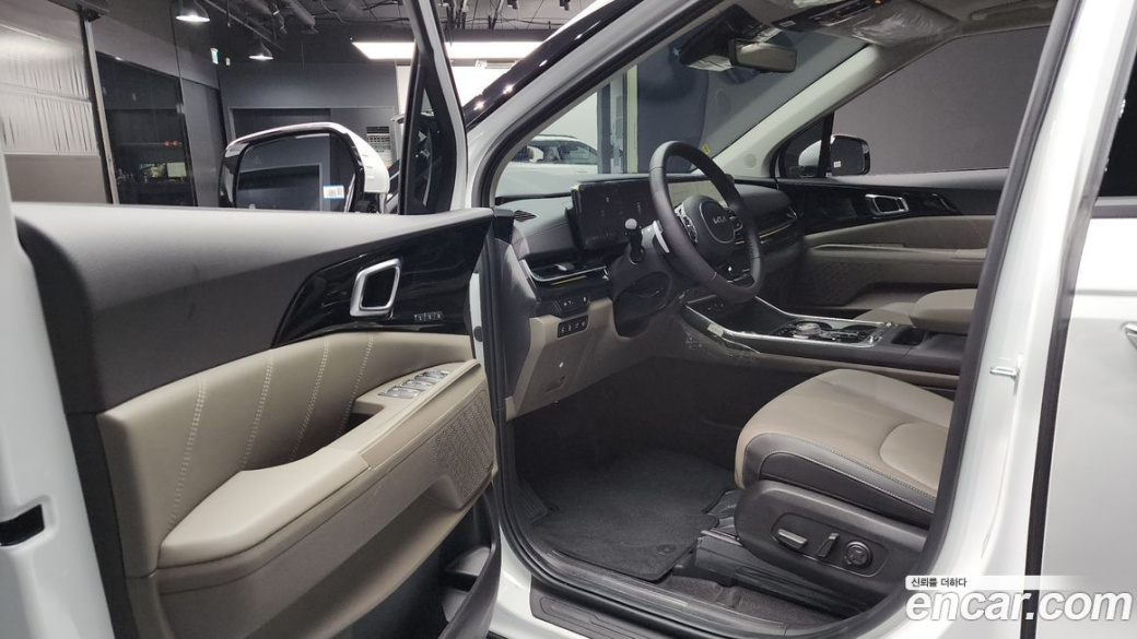 Kia Carnival 9-Seater Signature, 2024