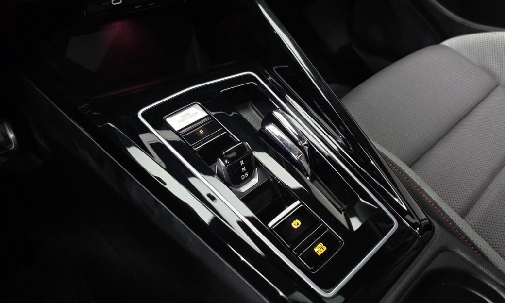 Volkswagen Golf 2.0 GTI, 2024