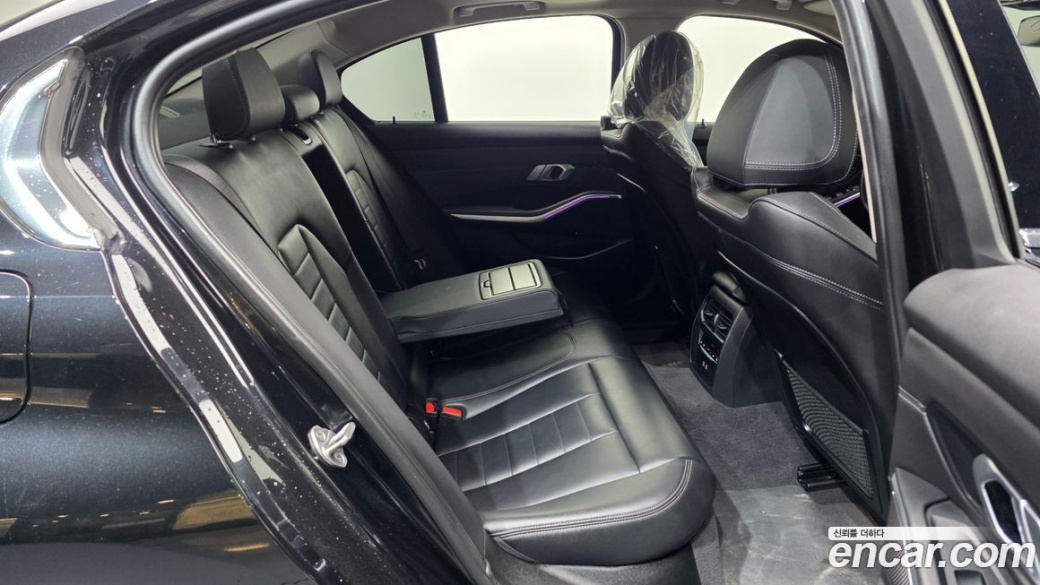 BMW 3-Series 320i Luxury, 2022