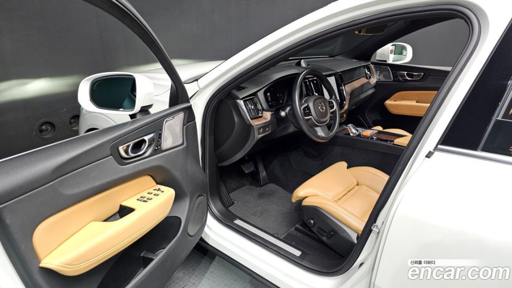 Volvo XC60 B6 Inscirtion, 2022