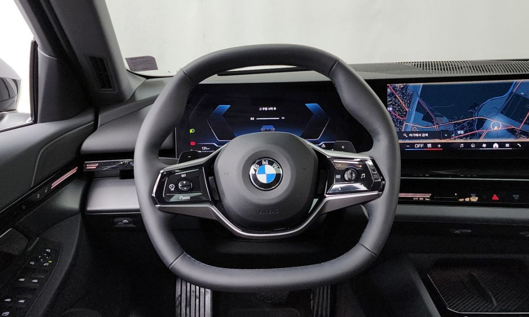 BMW 5-Series 520i, 2024