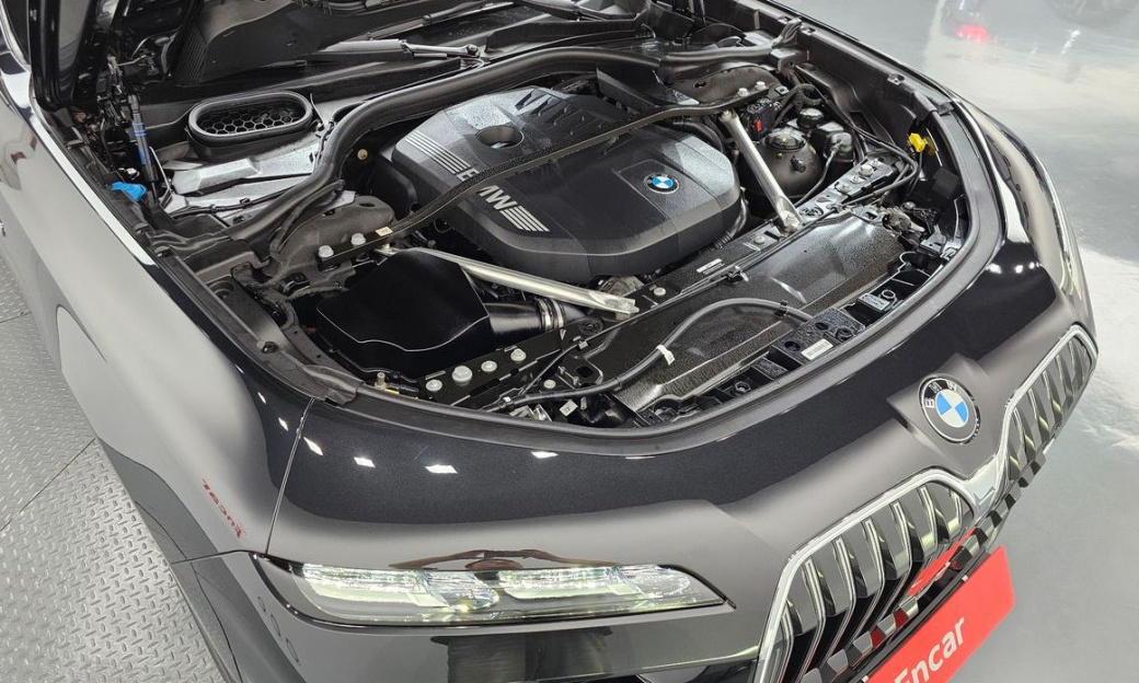 BMW 7-Series 740i xDrive M Sport, 2025