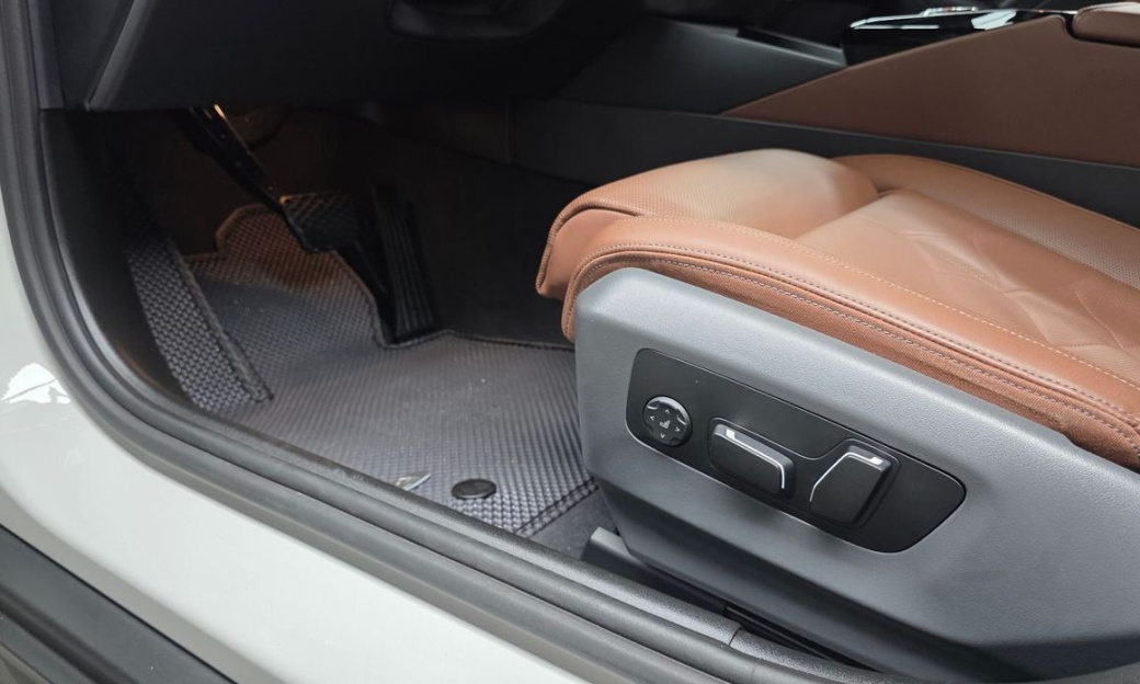 BMW 5-Series 530i xDrive, 2024