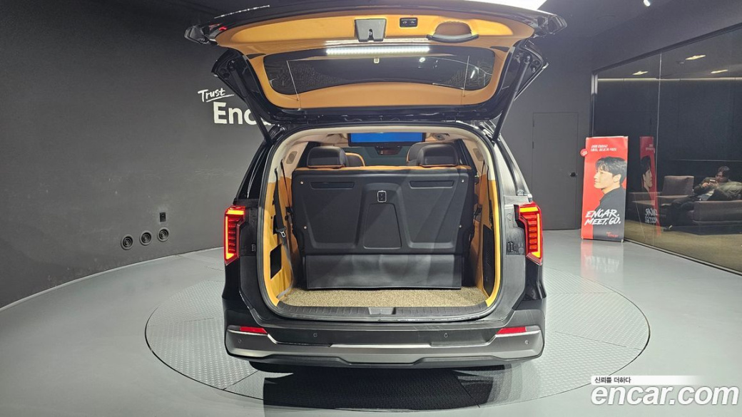 Kia Carnival 9-Seater Hi Limousine (Special Vehicle), 2024