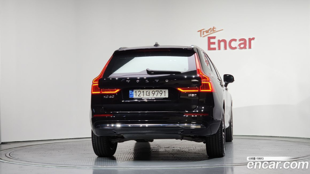 Volvo XC60 B5 Ultimate Bright, 2024