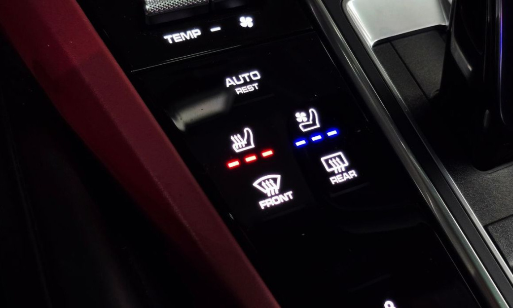 Porsche Cayenne 3.0 PLATINUM EDITION, 2023