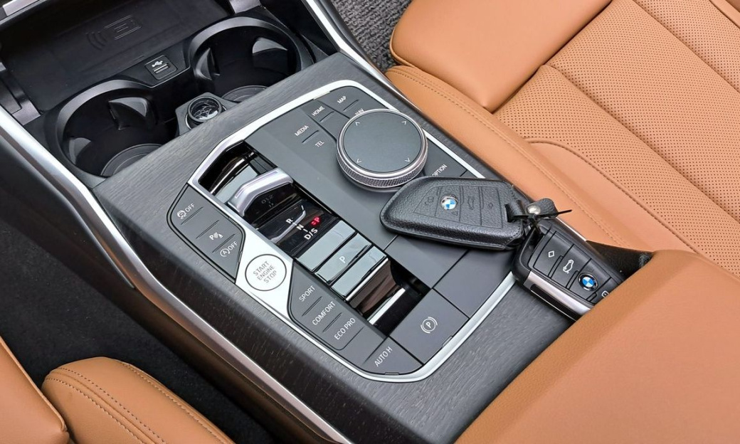 BMW 3-Series 320i, 2024