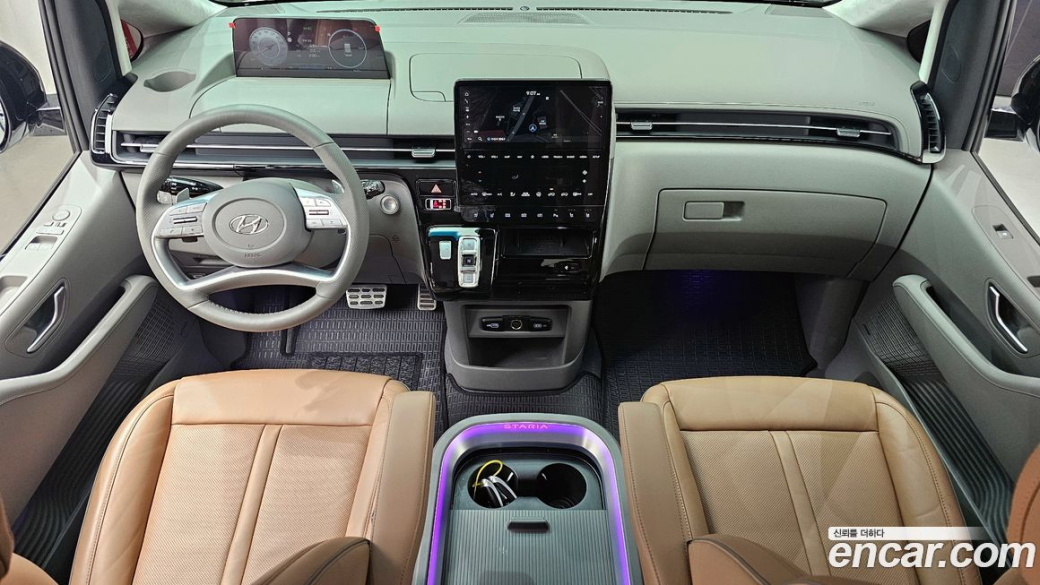 Hyundai Staria 4WD Lounge 7-Seater, 2024