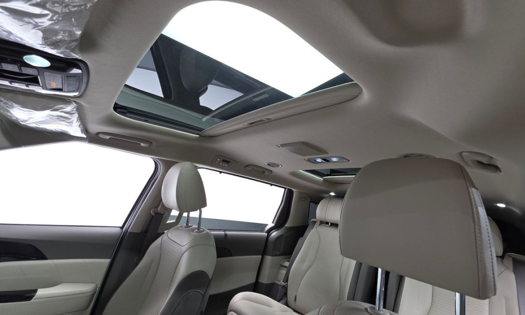 Kia Carnival 7-Seater Signature, 2023