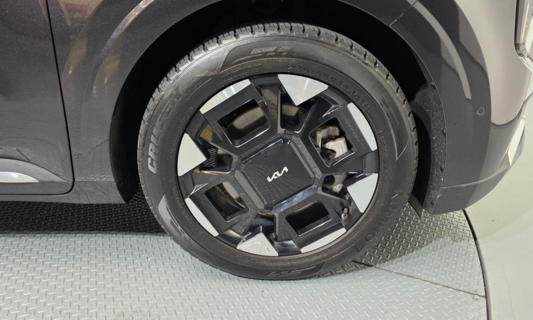 Kia Carnival 7-Seater Signature, 2024