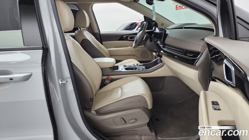 Kia Carnival 7-Seater Gravity, 2024