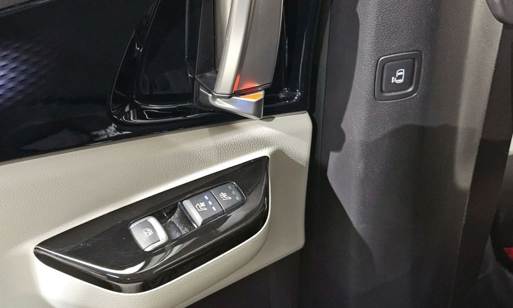 Kia Carnival 9-Seater Signature, 2023