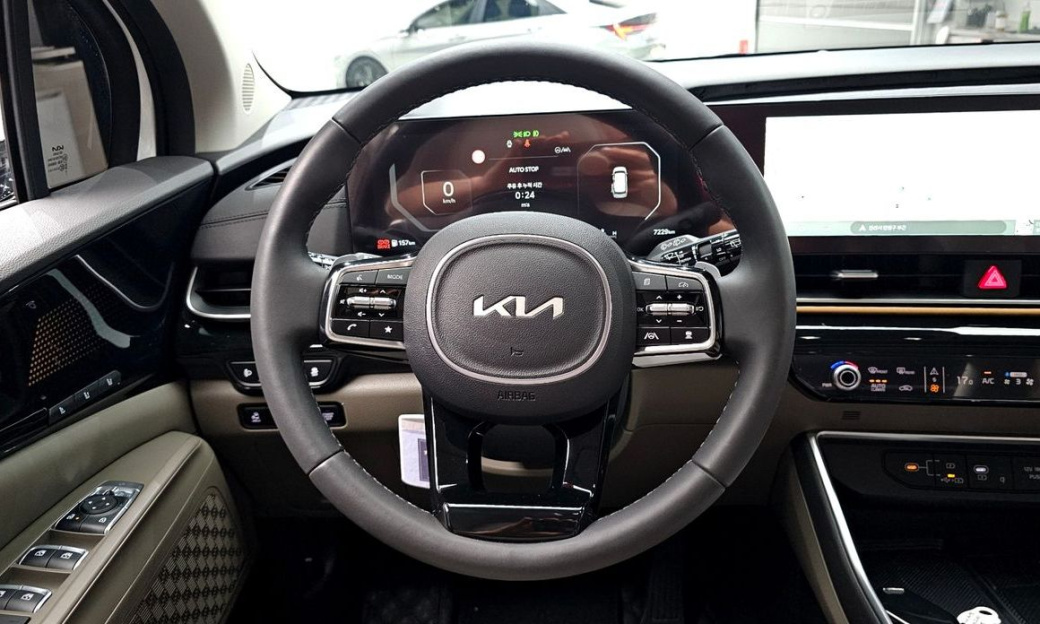 Kia Carnival 9-Seater Signature, 2025