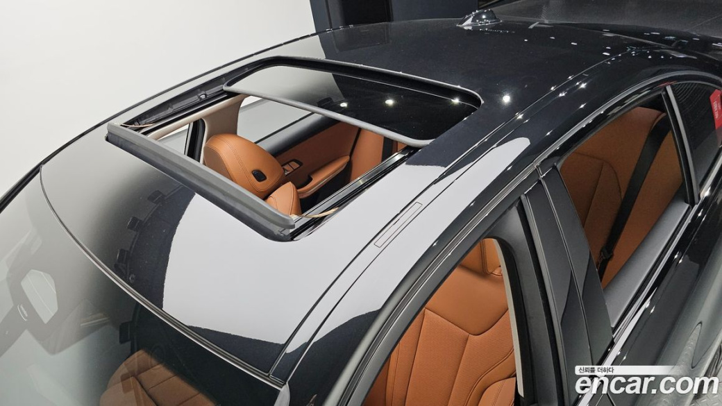 BMW 3-Series 320i, 2025
