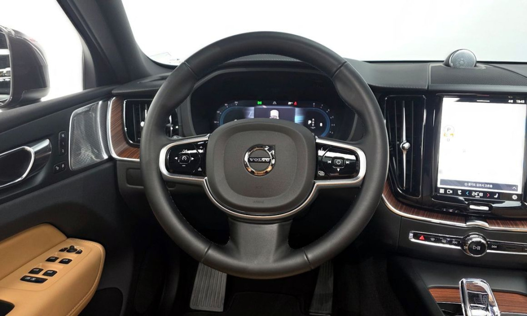 Volvo XC60 B5 Ultra Bright, 2025