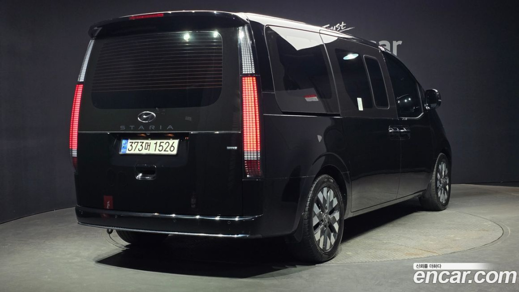 Hyundai Staria 4WD Lounge 9-Seater, 2023