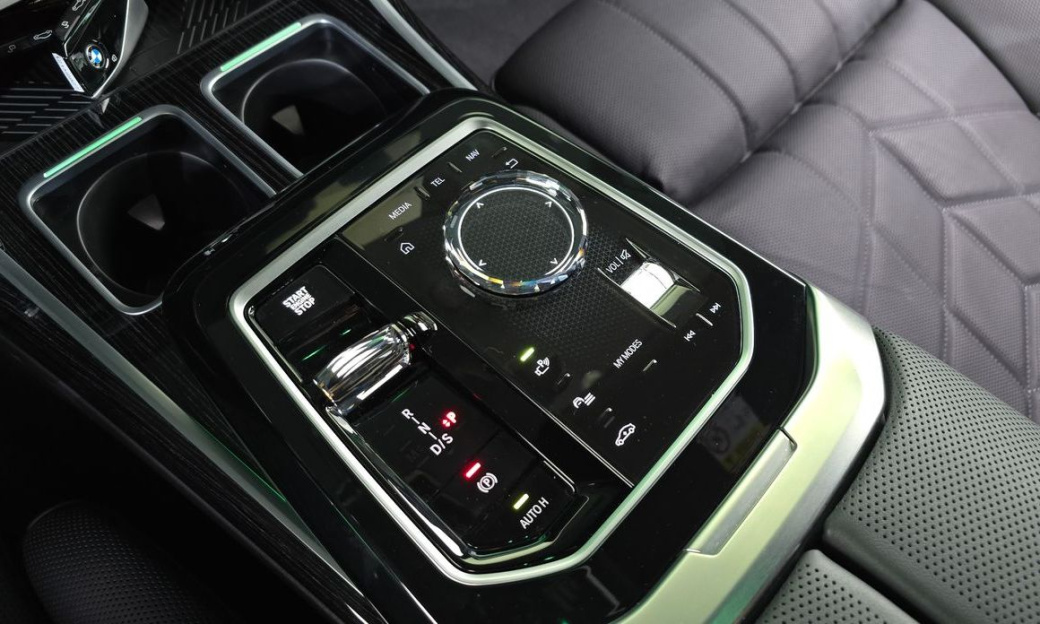BMW 7-Series 740d xDrive M Sport, 2025