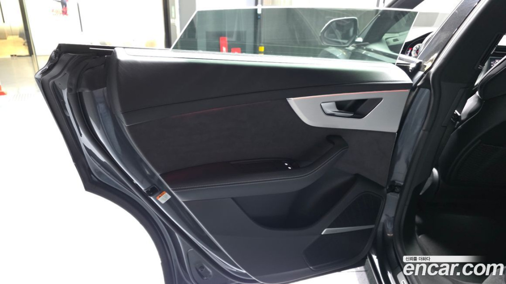 Audi Q8 55 TFSI Quattro Premium, 2023